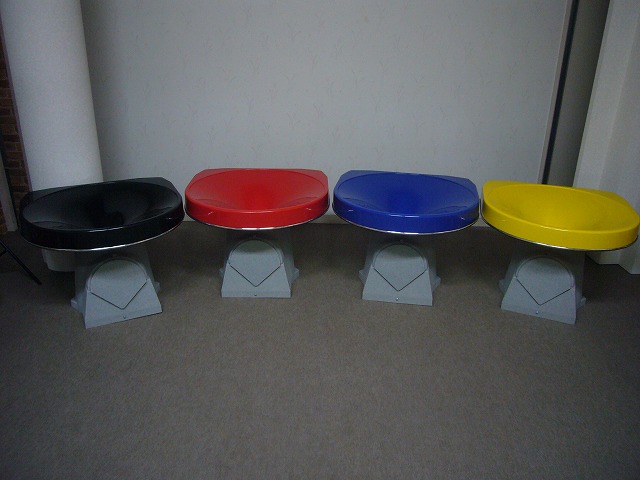 数量限定のカラーくるくるコイン。ブラック.レッド.ブルー.イエロー